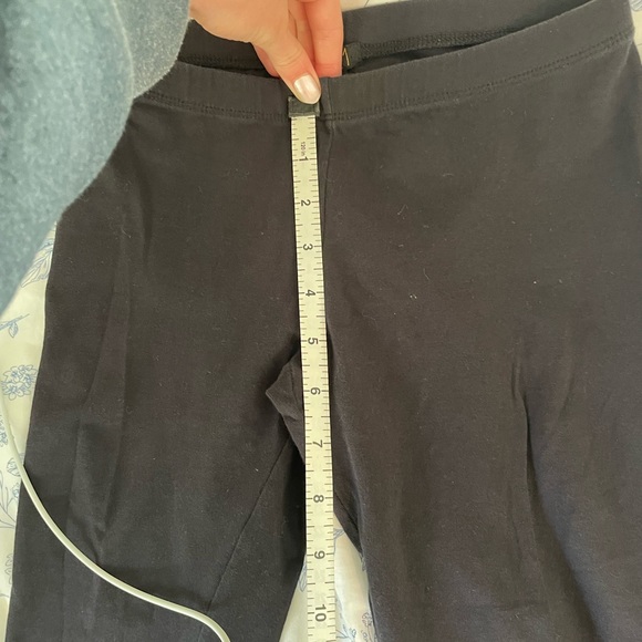 black leggings for shorter lean women. Inseam 22” - Picture 4 of 5
